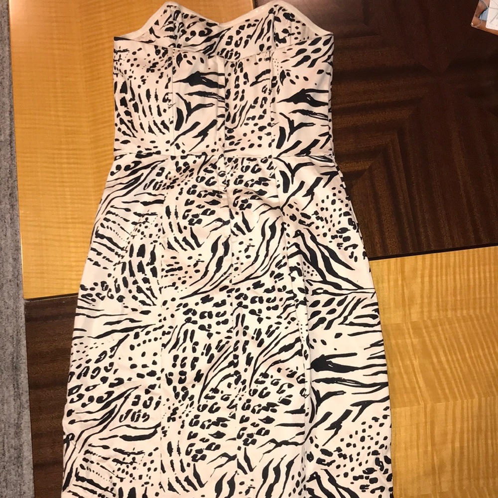 Fitted dress - Picture 2 of 3